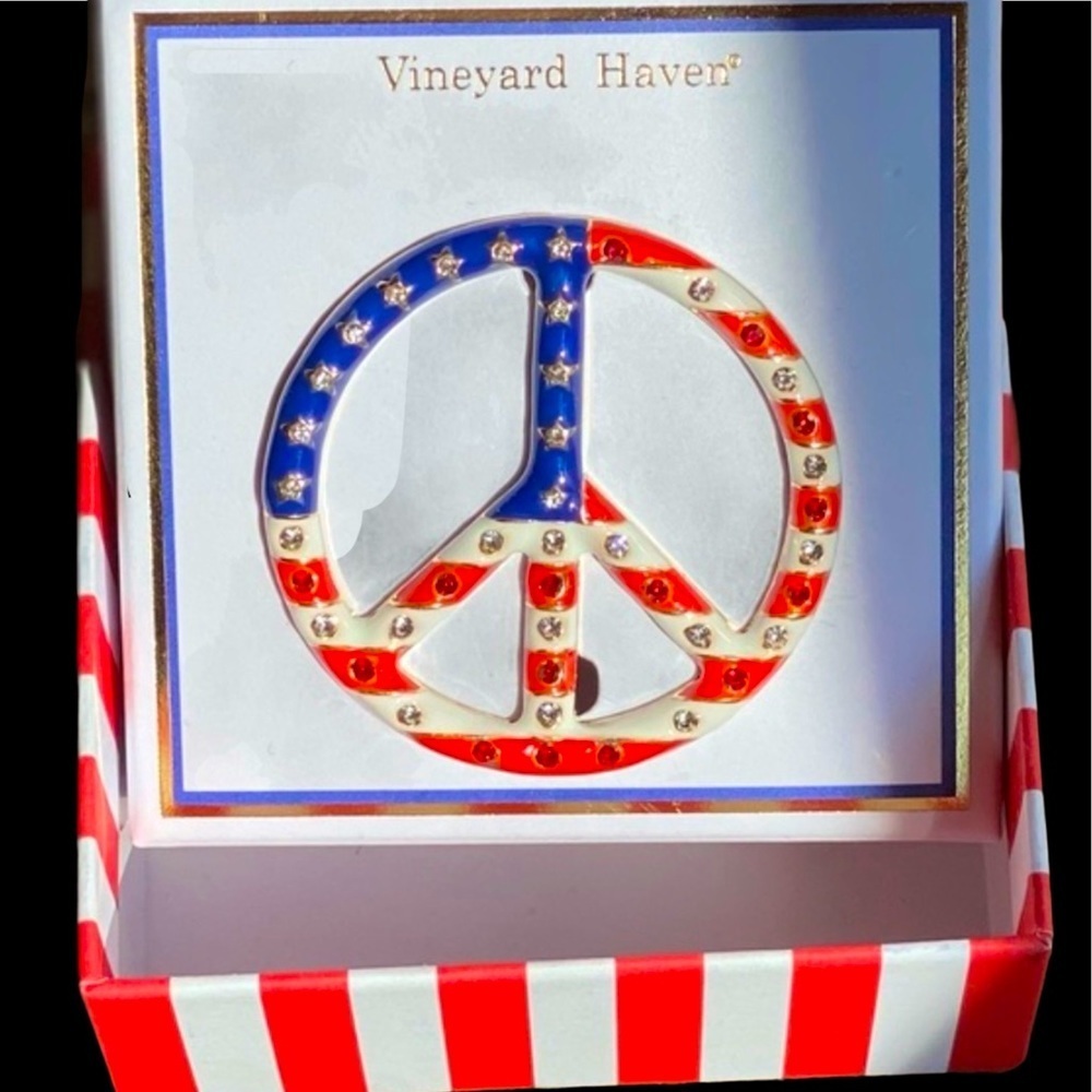 🇺🇸Vineyard Haven Peace sign patriotic brooch new - Picture 2 of 7